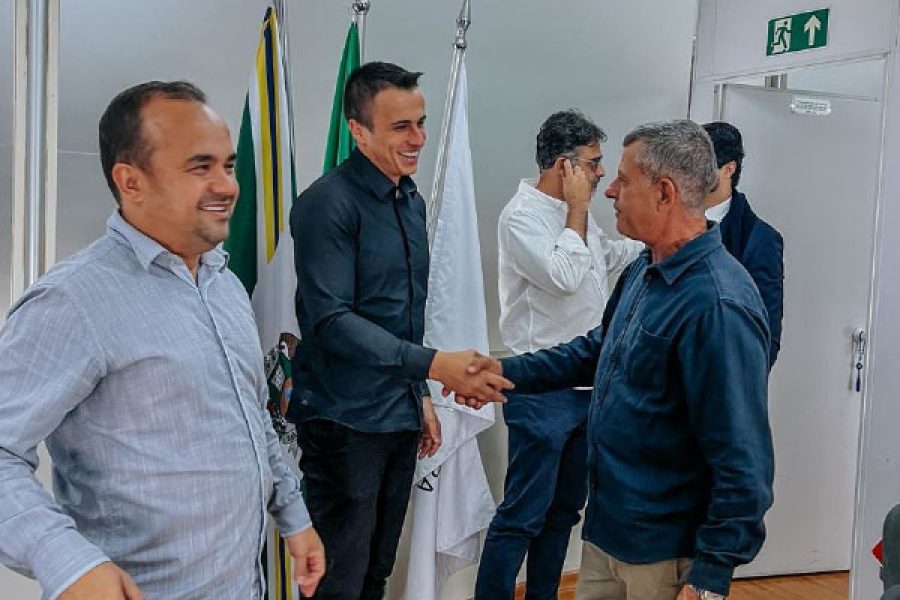 foto-presidente-douglas-dofu-recebe-vereadores-de-pouso-alegre-e-sao-lourenco-para-fortalecer-o-dialogo-entre-legislativos-13-02-26