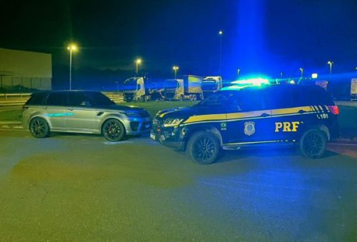 foto-prf-recolhe-range-rover-ligada-a-investigado-em-operacao-da-policia-federal-em-pouso-alegre-05-03-26