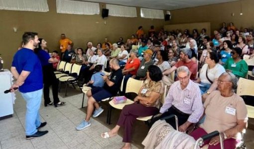 foto-procon-leva-orientacao-sobre-consumo-consciente-a-idosos-durante-encontro-da-pastoral-da-3a-idade-01-04-26