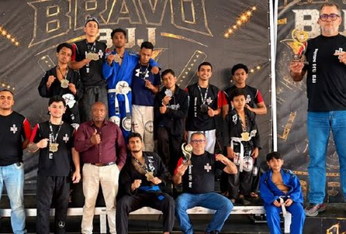foto-projeto-hipolito-conquista-12-medalhas-em-campeonato-de-jiu-jitsu-em-bueno-brandao-17-10-26