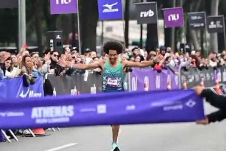 foto-rafael-leoncio-conquista-primeiro-lugar-geral-nos-21-km-do-circuito-mizuno-athenas-run-em-sao-paulo-20-10-26