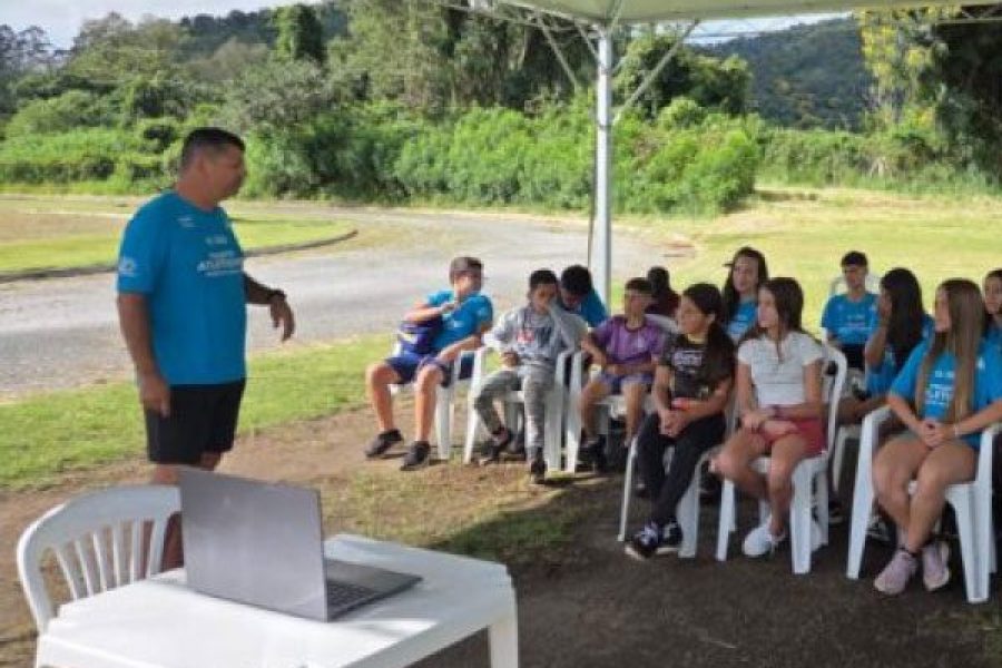 foto-reformas-na-pista-municipal-de-atletismo-avancam-por-meio-da-lei-empresa-amiga-do-esporte-07-04-267