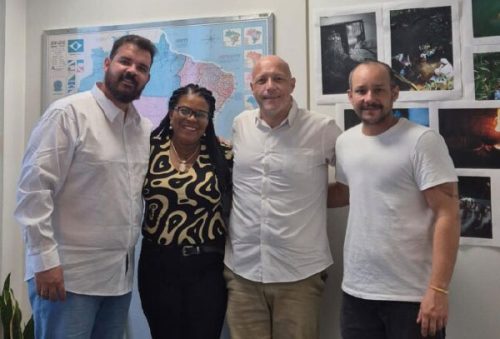 foto-representantes-da-secretaria-de-assistencia-social-de-pocos-participam-de-reuniao-no-ministerio-da-igualdade-racial-05-06-25