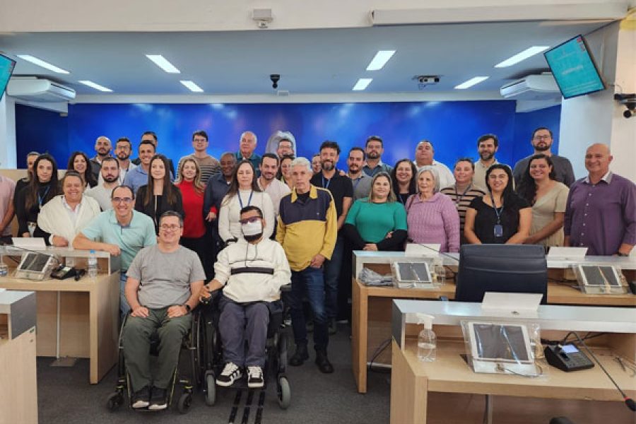 foto-reuniao-entre-vereadores-e-conselhos-discute-inclusao-e-acessibilidade-para-idosos-e-pessoas-com-deficiencia-25-05-25