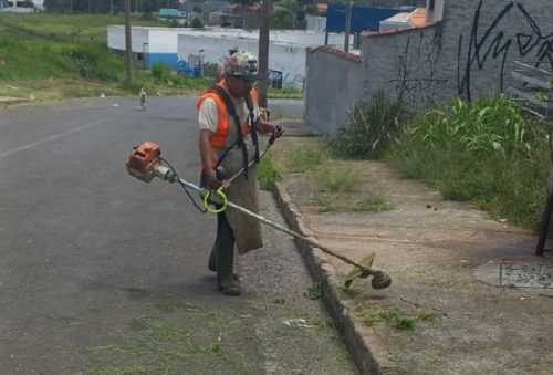 foto-secretaria-de-servicos-publicos-segue-com-servico-de-limpeza-na-zona-leste-09-12-25