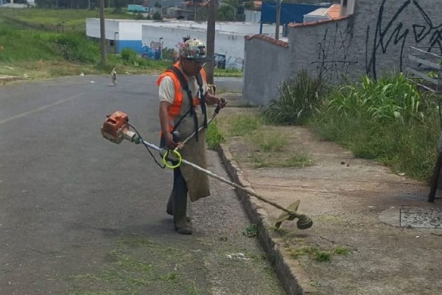 foto-secretaria-de-servicos-publicos-segue-com-servico-de-limpeza-na-zona-leste-09-12-25