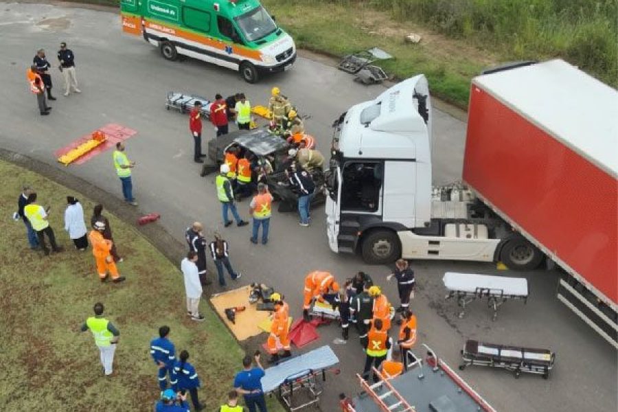 foto-simulado-de-acidente-com-multiplas-vitimas-mobiliza-equipes-no-distrito-industrial-de-pocos-de-caldas-08-04-26