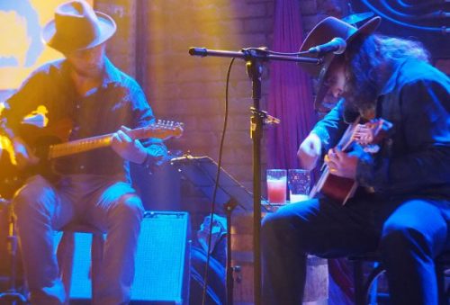 foto-tabaco-de-feriado-homenageia-belchior-em-apresentacao-na-expo-arte-de-rua-neste-sabado-2-14-04-26