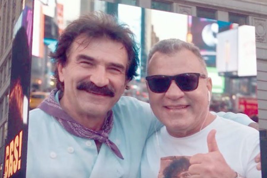 foto-trevisan-homenageia-belchior-em-emocionante-encontro-na-times-square-06-10-26