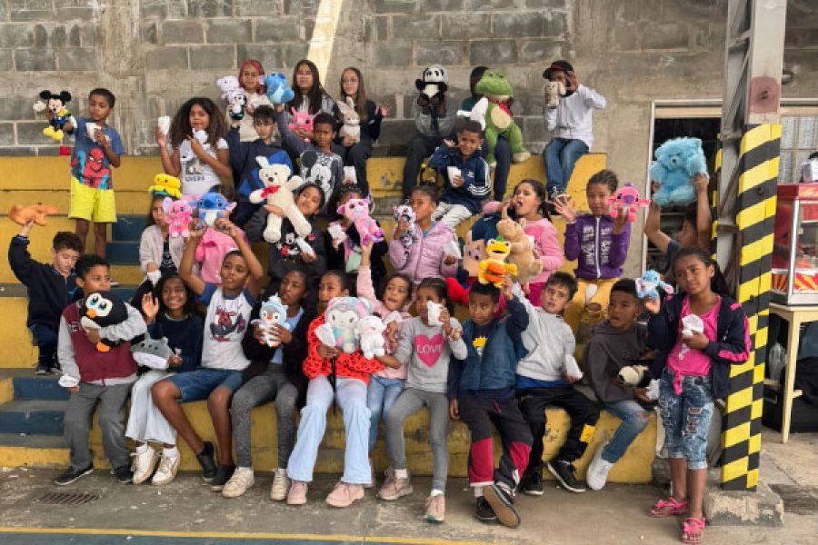 foto-unimed-pocos-arrecada-ursos-de-pelucia-e-doa-a-instituicoes-assistenciais-da-cidade-15-10-25