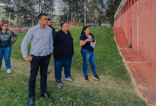 foto-vereadores-douglas-dofu-e-neno-visitam-escola-municipal-dona-carmelia-de-castro-e-encaminham-reivindicacoes-a-prefeitura-13-6-25