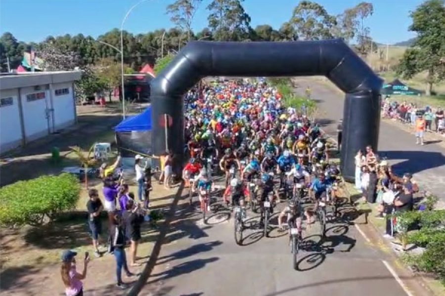 fotomaratona-rota-do-vulcao-reune-mais-de-300-atletas-no-campus-da-unifal-e-agita-o-ciclismo-regional-10-10-25