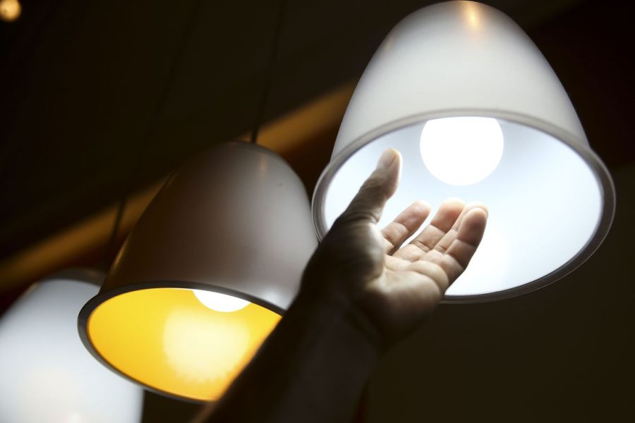 Brasília - O consumo de energia elétrica no país fechou os primeiros três meses do ano com queda acumulada de 4,2% em relação ao mesmo período do ano passado (Marcelo Camargo/Agência Brasil)