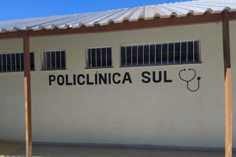 poli_23